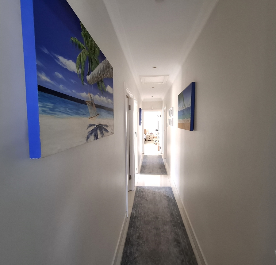 To Let 4 Bedroom Property for Rent in Bloubergstrand Western Cape